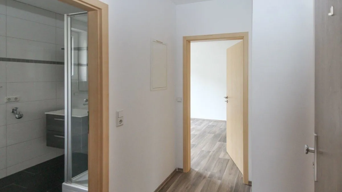  VR Immobilien GmbH - Immobilienangebot - Dermbach - Alle - Doppelhaushälfte als Kapitalanlage mit drei Wohneinheiten in Stadtlengsfeld