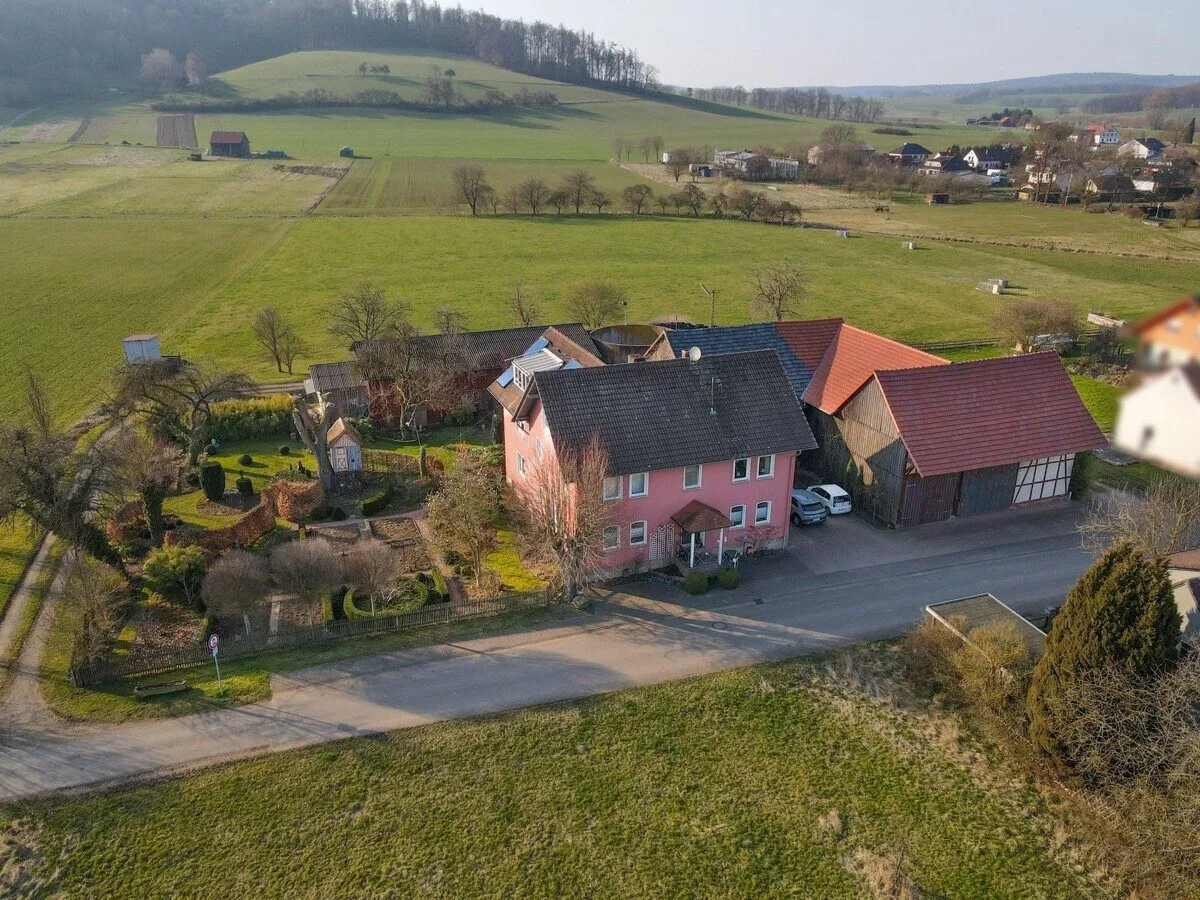  VR Immobilien GmbH - Immobilienangebot - Haunetal - Alle - Idyllisches Landanwesen am Ortsrand – ideal für Natur- und Tierliebhaber
