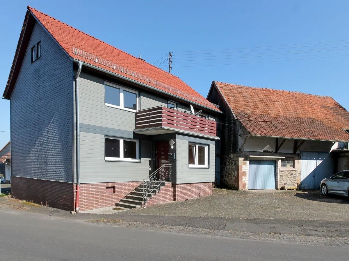  VR Immobilien GmbH - Immobilienangebot - Kefenrod - Alle - RESERVIERT: Saniertes Einfamilienhaus mit Scheune in Kefenrod-Hitzkirchen