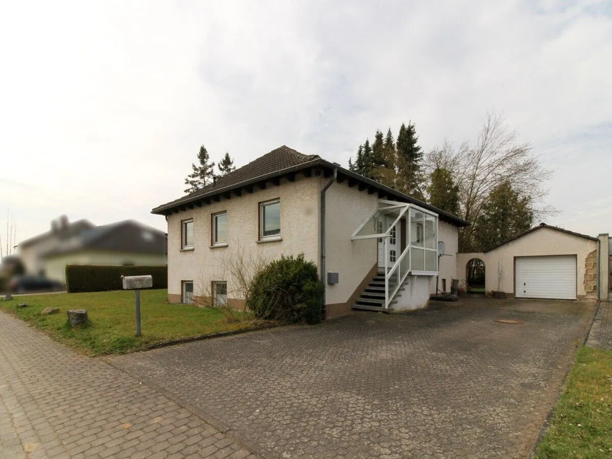  VR Immobilien GmbH - Immobilienangebot - Hünfeld - Alle - RESERVIERT: Charmantes Einfamilienhaus mit Einliegerwohnung in ruhiger Lage von Hünfeld- Kirchhasel