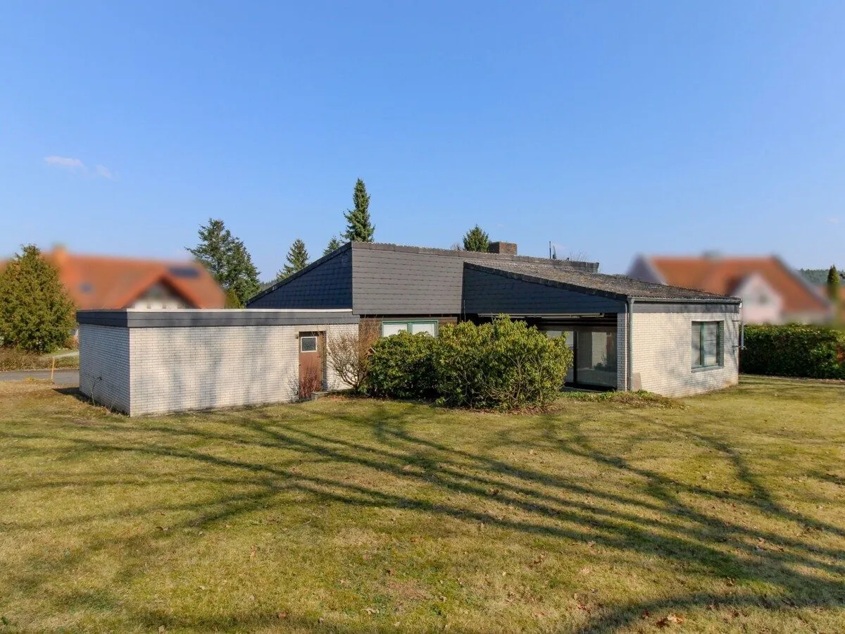  VR Immobilien GmbH - Immobilienangebot - Petersberg - Alle - VERKAUFT: Bungalow mit Doppelgarage und großem Garten in Petersberg- Marbach