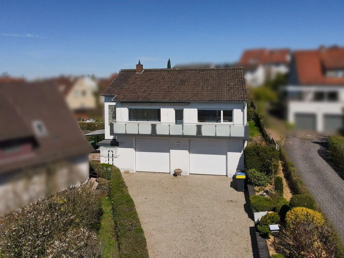  VR Immobilien GmbH - Immobilienangebot - Petersberg - Alle - Einfamilienhaus in Petersberg mit Balkon und zwei großen Garagen