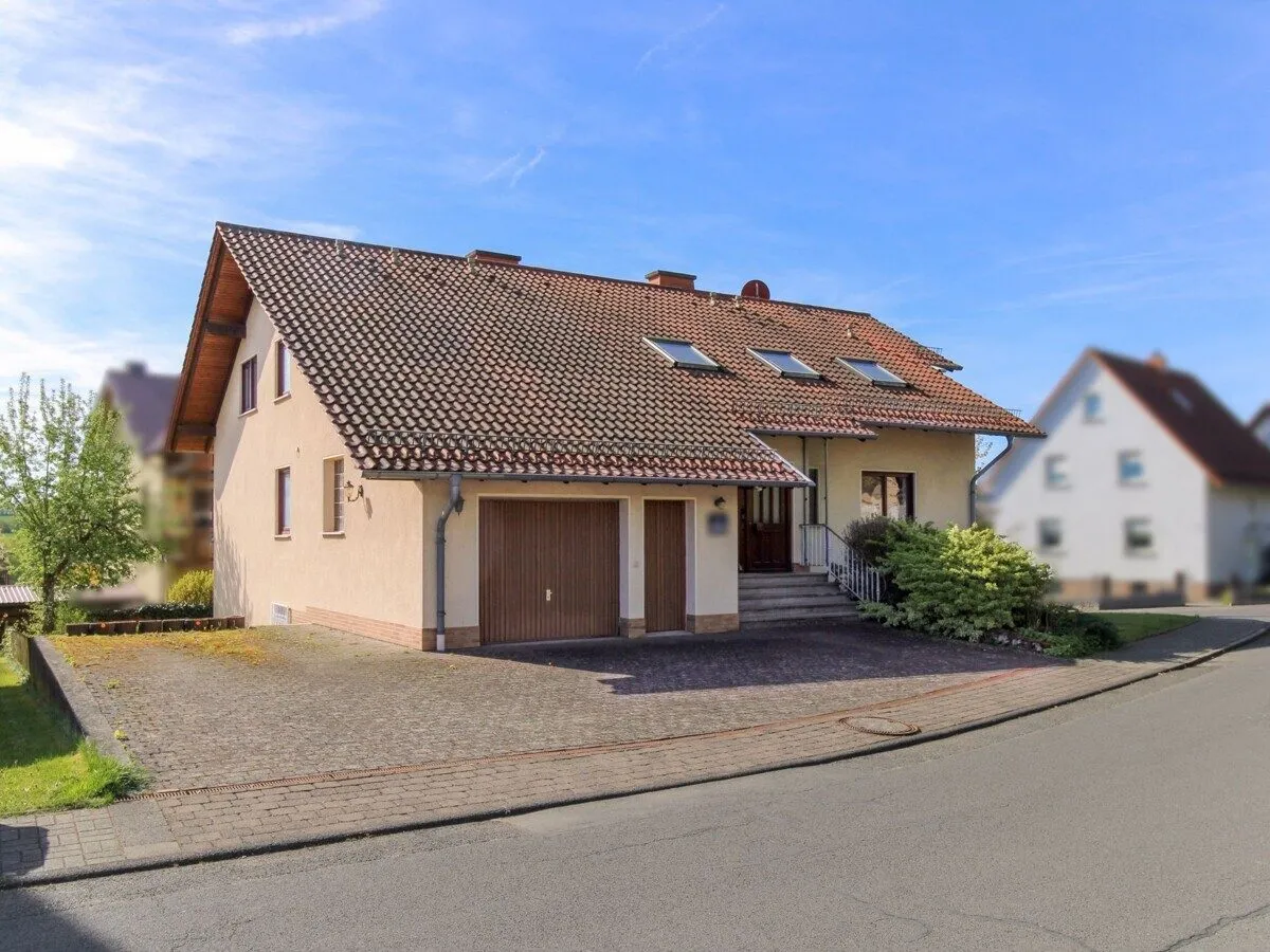  VR Immobilien GmbH - Immobilienangebot - Fulda - Alle - Wohnen & Vermieten: Zweifamilienhaus mit Einliegerwohnung in Fulda